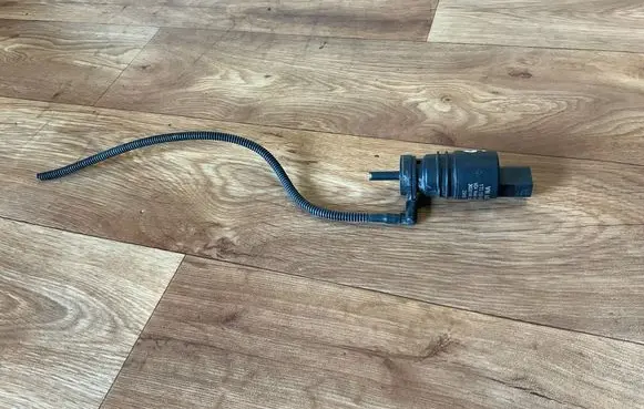Audi A4 S4 B7 8E 8H Windscreen/windshield washer pump 1T0955651 3028149