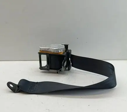 Mazda 3 III Rear seatbelt 0643033