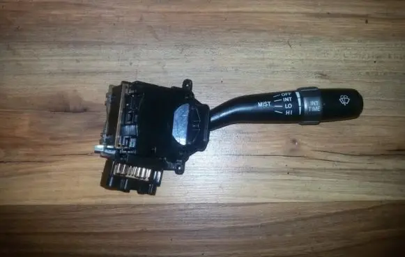 Toyota Avensis T220 Wiper control stalk 17a164lh2