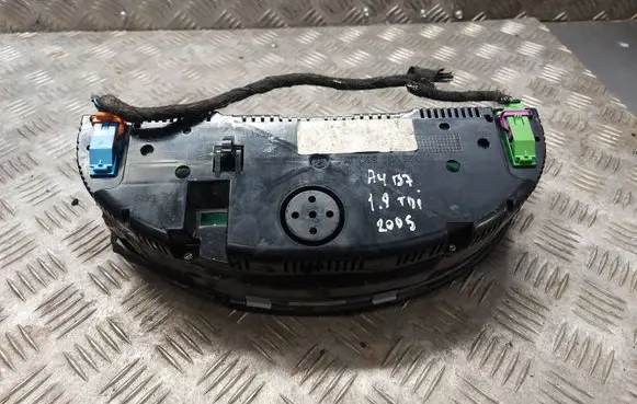 Audi A4 S4 B7 8E 8H Speedometer (instrument cluster) 8E0920951B