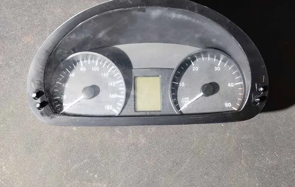 Mercedes-Benz Sprinter W906 Speedometer (instrument cluster) A9069002200