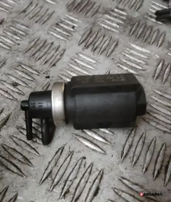 Volkswagen PASSAT B5.5 Turbo solenoid valve 8d0906627