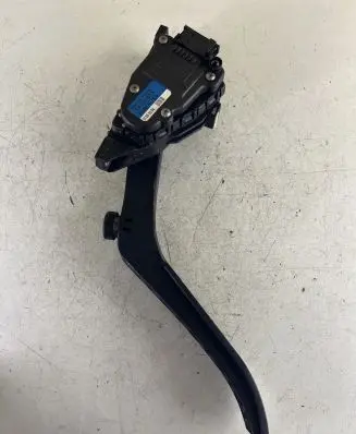Volkswagen Touareg I Accelerator throttle pedal 7L6723507A 6PV00777026