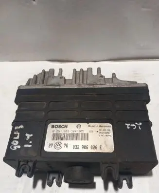 Volkswagen Golf III Engine control unit/module 032906026E 0261203304