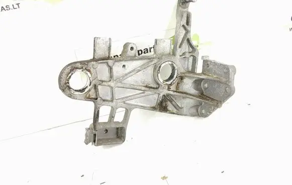 Mercedes-Benz C W204 Air filter cleaner box bracket assembly 6510902241 A6510902241