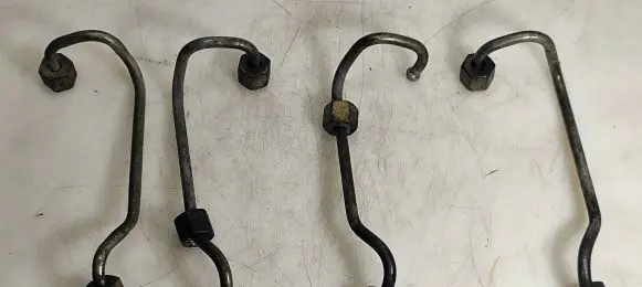 Fuel injector supply line/pipe
