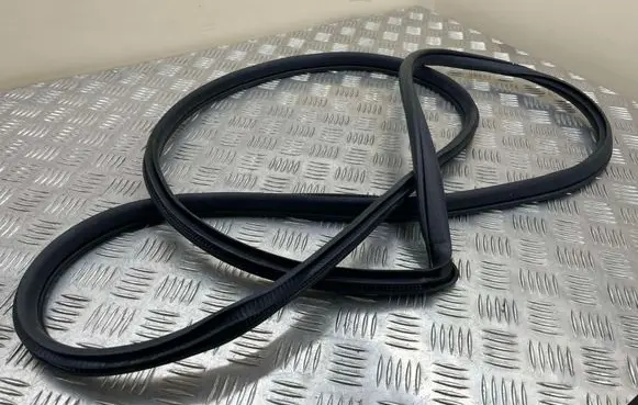 Subaru Forester SH Front door rubber seal