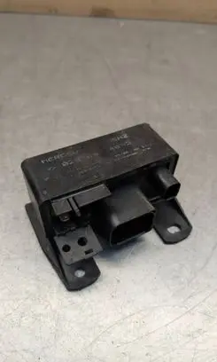 Mercedes-Benz E W211 Glow plug pre-heat relay 0285454032