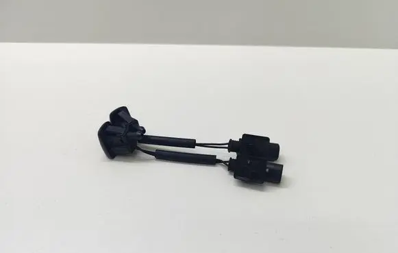 BMW 5 E60 E61 Windshield washer spray nozzle 7132969 1378908
