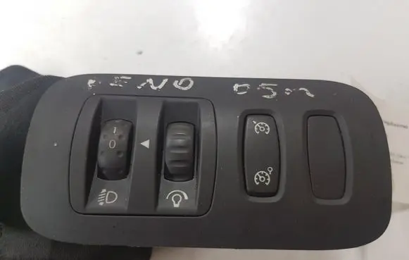 Renault Clio III Headlight level height control switch 88020001 08802012