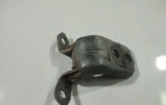 Nissan Pathfinder R51 Front door upper hinge