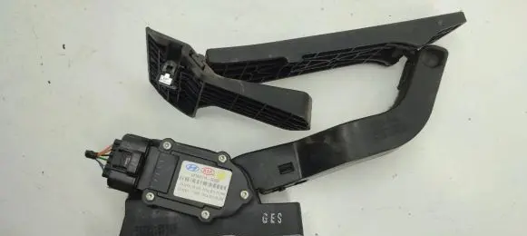 Hyundai i40 Accelerator throttle pedal 32727-3R300