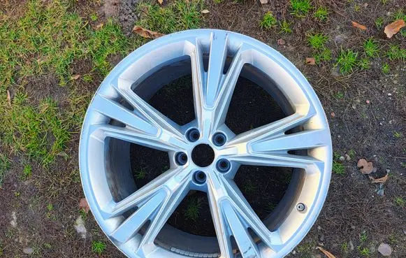 Audi Q8 R12 alloy rim 4M860102H