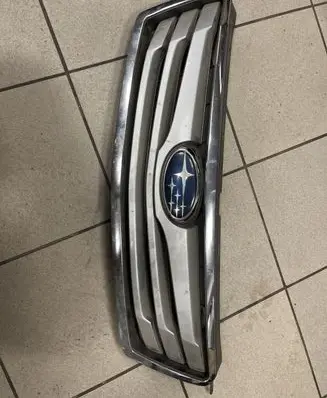 Subaru Outback Front bumper upper radiator grill 91121AJ020