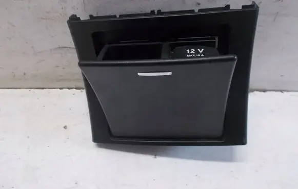 Mercedes-Benz E W212 Ashtray (front) schowkix