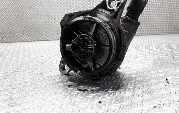 BMW 5 E39 Vacuum pump 96110885