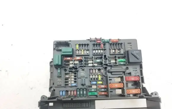 BMW 1 E81 E87 Fuse module 911944502 B010106900 53877161030101