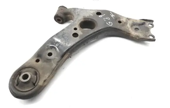 Toyota Auris 150 Front lower control arm/wishbone