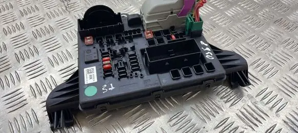 Opel Insignia A Fuse module 22737768
