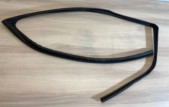 Toyota RAV 4 (XA50) Rubber seal front door window/glass 6814142120