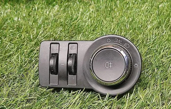 Chevrolet Orlando Light switch 13301757