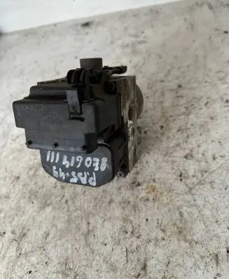 Volkswagen PASSAT B5 ABS Pump 8E0614111HL