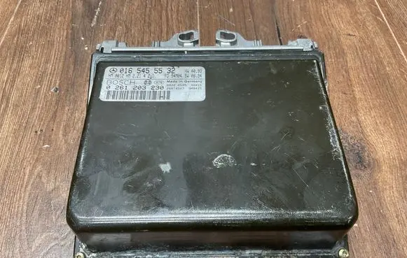 Mercedes-Benz E W124 Engine control unit/module ECU 0165455532 0261203230
