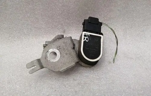 Mercedes-Benz C W205 Front air suspension height level sensor A2059057001