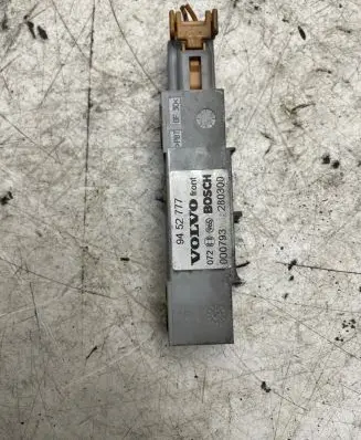 Volvo V70 Airbag deployment crash/impact sensor 9452777 000793 280300