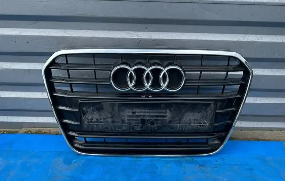 Audi A6 C7 Front bumper upper radiator grill 4G0853653