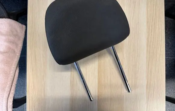 Audi A1 Front seat headrest 