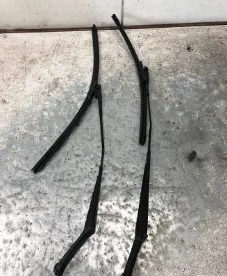 Audi Q3 8U Front wiper blade arm 8U1955408 8U1955407
