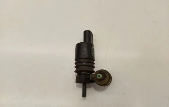 Volkswagen PASSAT B6 Windscreen/windshield washer pump 1K6955651