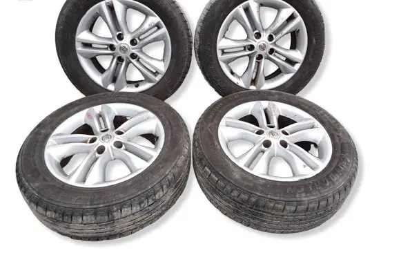 Nissan Qashqai+2 R17 alloy rim 4H2J