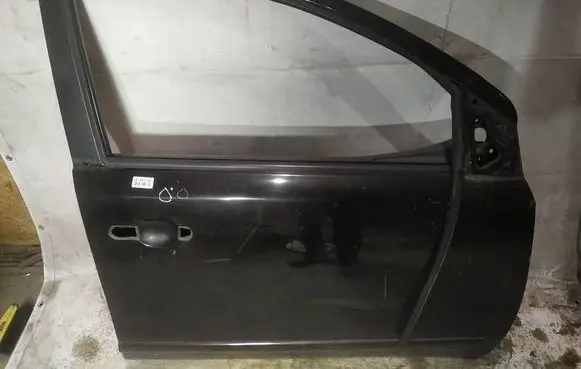 Nissan Note (E11) Front door juodos