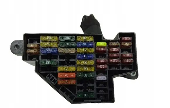 Volkswagen PASSAT B7 Fuse box set 05254812010202