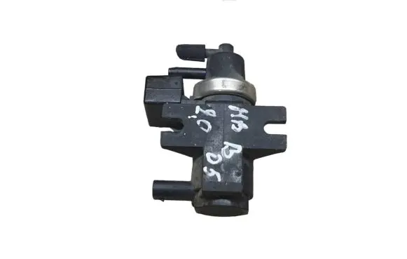 Mercedes-Benz B W245 Turbo solenoid valve A0051535528 05T153