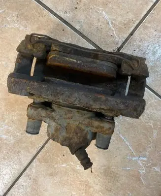 Renault Megane III Front brake caliper AD104