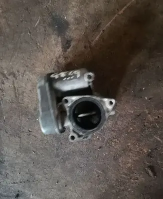 Volkswagen Golf V Throttle valve 03G128063B
