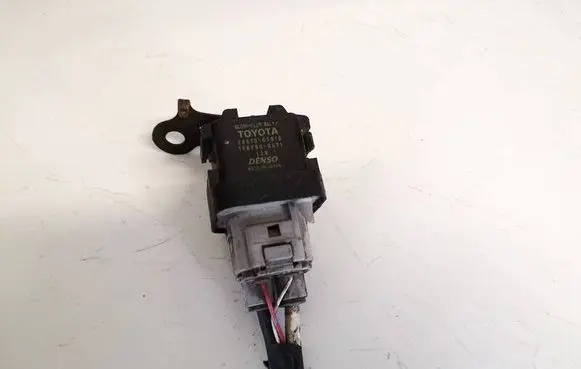 Toyota Avensis T270 Glow plug pre-heat relay 2861067010
