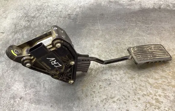 Honda CR-V Accelerator throttle pedal JM14A J30000035204