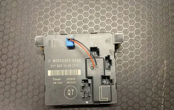 Mercedes-Benz E W211 Door control unit/module 2118201526