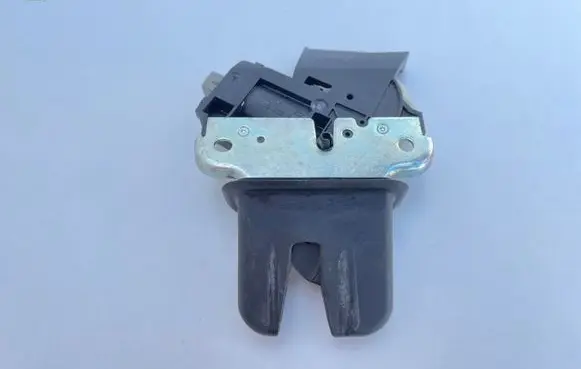 Audi A6 S6 C6 4F Tailgate/trunk/boot lock/catch/latch 4F5827505 4F5827505D