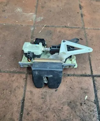 Volvo V70 Loading door lock Pa66f30