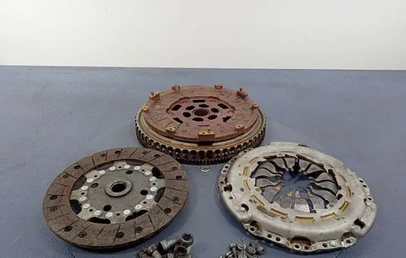 Renault Captur Clutch set kit 302103451R
