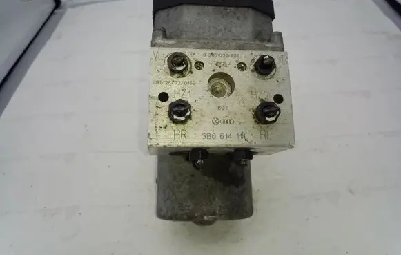 Volkswagen PASSAT B5.5 ABS Pump 3B0614111 0265220621 0273004573