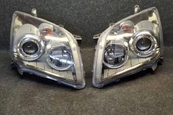 Toyota Avensis T250 Headlights/headlamps set E13175 13388 20B737