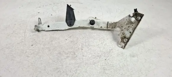 Audi A4 S4 B8 8K Fender mounting bracket 8K0821135C