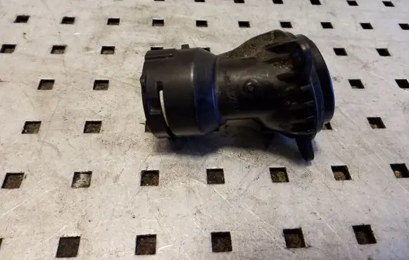 Volkswagen PASSAT B8 Engine coolant pipe/hose