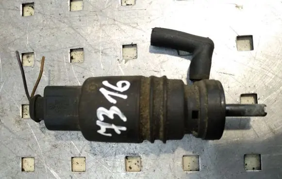 Audi A4 S4 B5 8D Windscreen/windshield washer pump 1J0973722